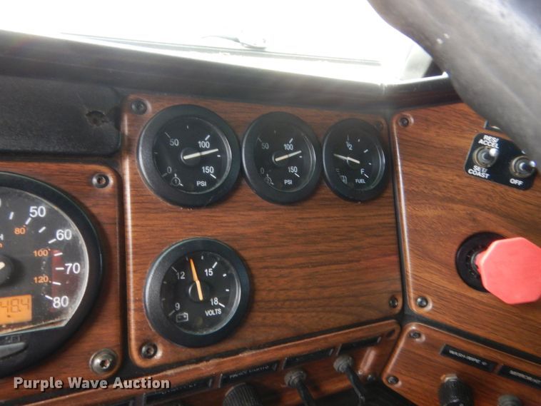 image for item IT9672 2009 Freightliner FLD120  dump truck