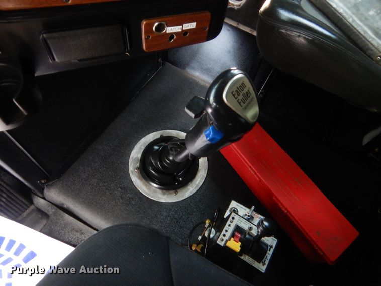 image for item IT9672 2009 Freightliner FLD120  dump truck