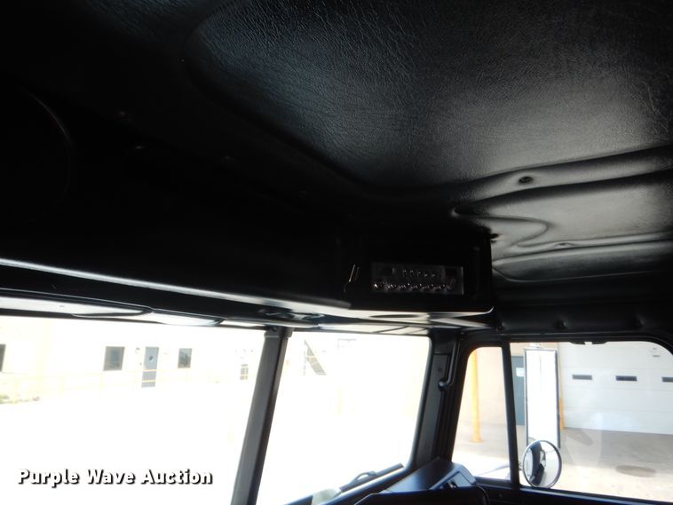 image for item IT9672 2009 Freightliner FLD120  dump truck