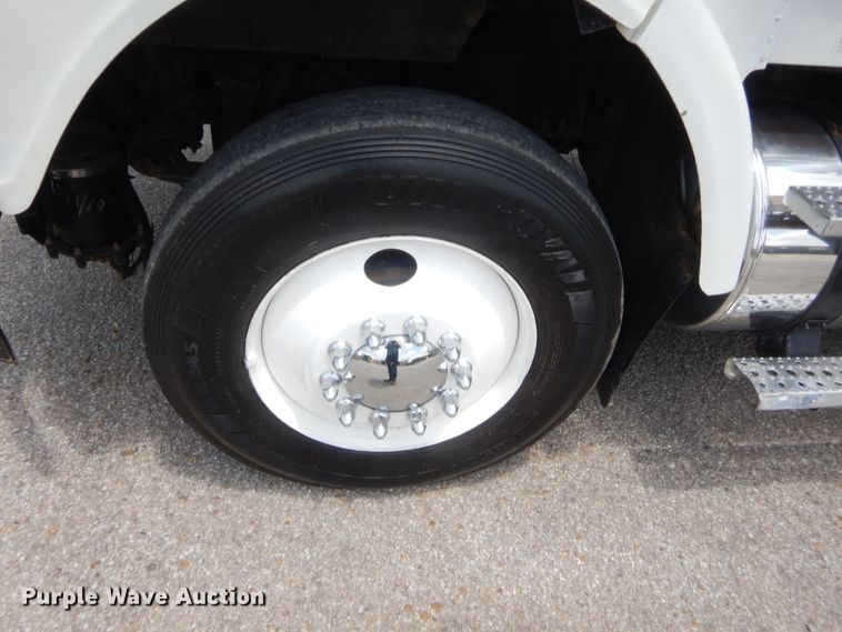 image for item IT9672 2009 Freightliner FLD120  dump truck