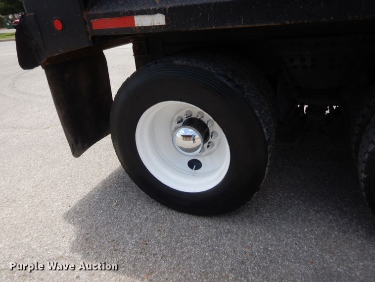 image for item IT9672 2009 Freightliner FLD120  dump truck