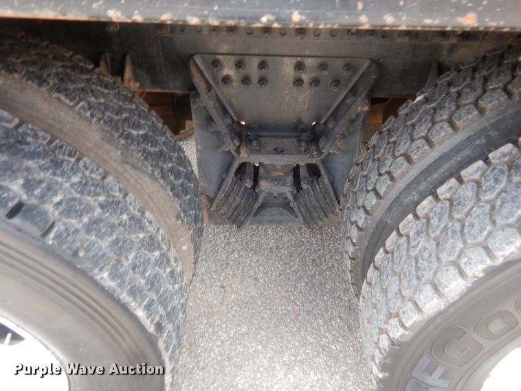 image for item IT9672 2009 Freightliner FLD120  dump truck