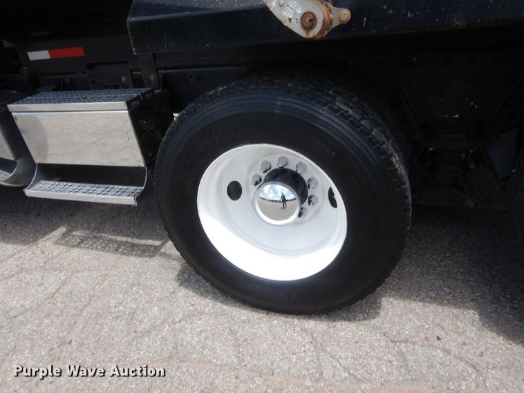 image for item IT9672 2009 Freightliner FLD120  dump truck