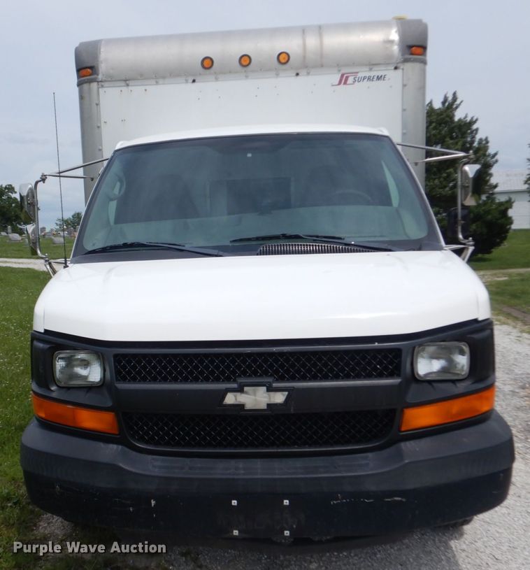 image for item JI9603 2006 Chevrolet Express G3500  box truck