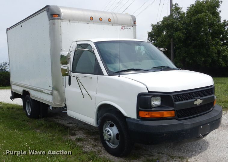 image for item JI9603 2006 Chevrolet Express G3500  box truck