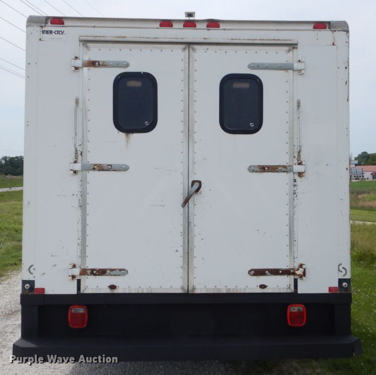 image for item JI9603 2006 Chevrolet Express G3500  box truck