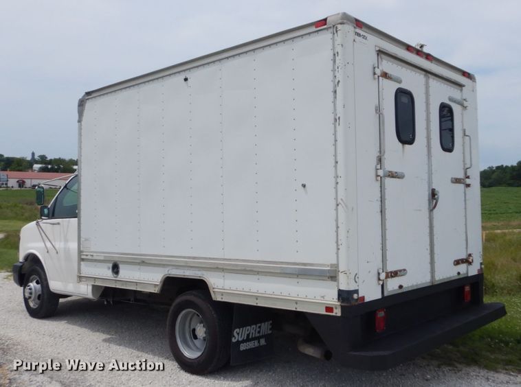 image for item JI9603 2006 Chevrolet Express G3500  box truck