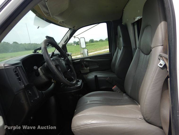 image for item JI9603 2006 Chevrolet Express G3500  box truck