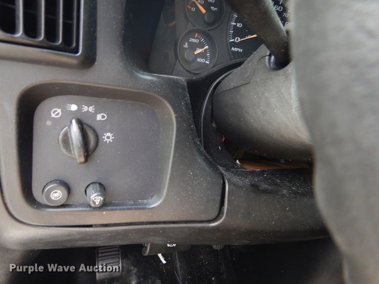 image for item JI9603 2006 Chevrolet Express G3500  box truck