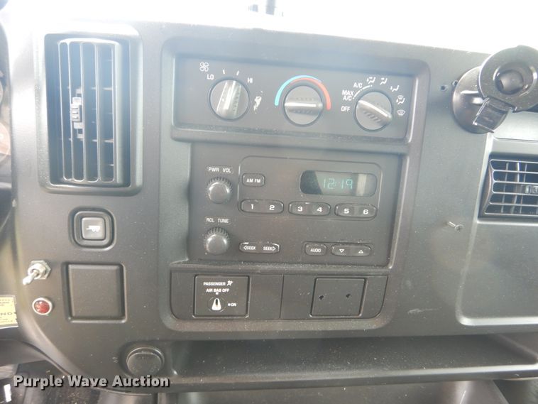 image for item JI9603 2006 Chevrolet Express G3500  box truck