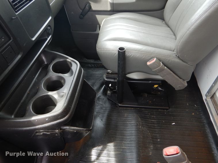 image for item JI9603 2006 Chevrolet Express G3500  box truck