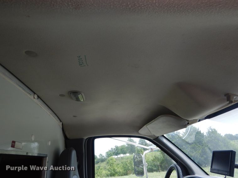 image for item JI9603 2006 Chevrolet Express G3500  box truck