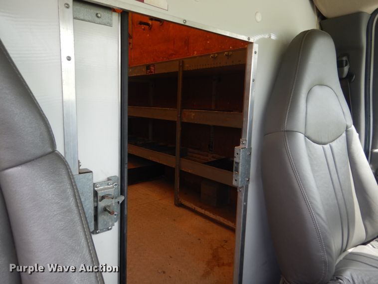 image for item JI9603 2006 Chevrolet Express G3500  box truck