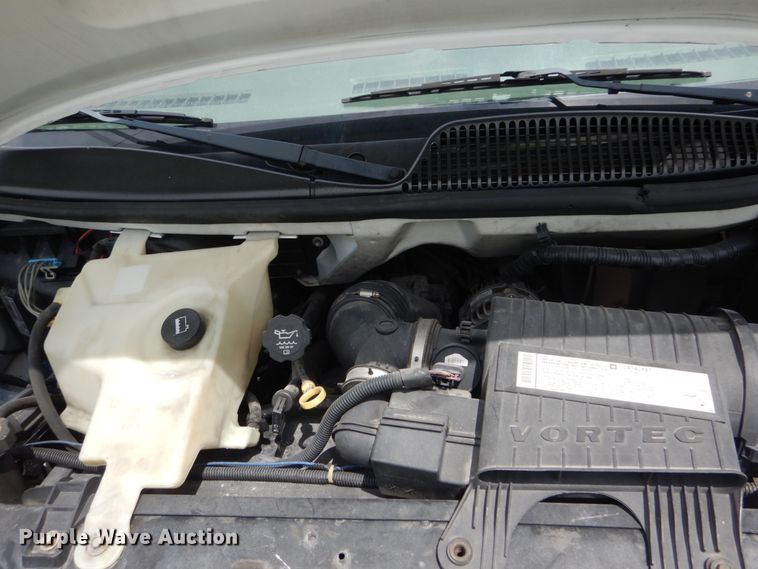 image for item JI9603 2006 Chevrolet Express G3500  box truck