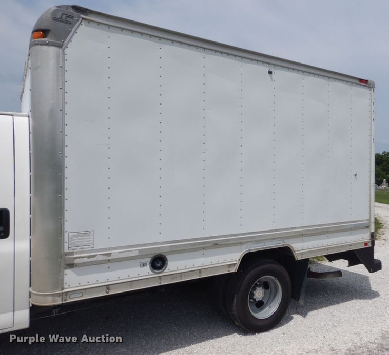image for item JI9603 2006 Chevrolet Express G3500  box truck