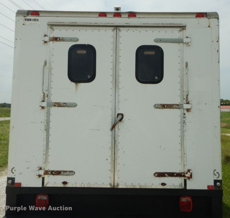 image for item JI9603 2006 Chevrolet Express G3500  box truck