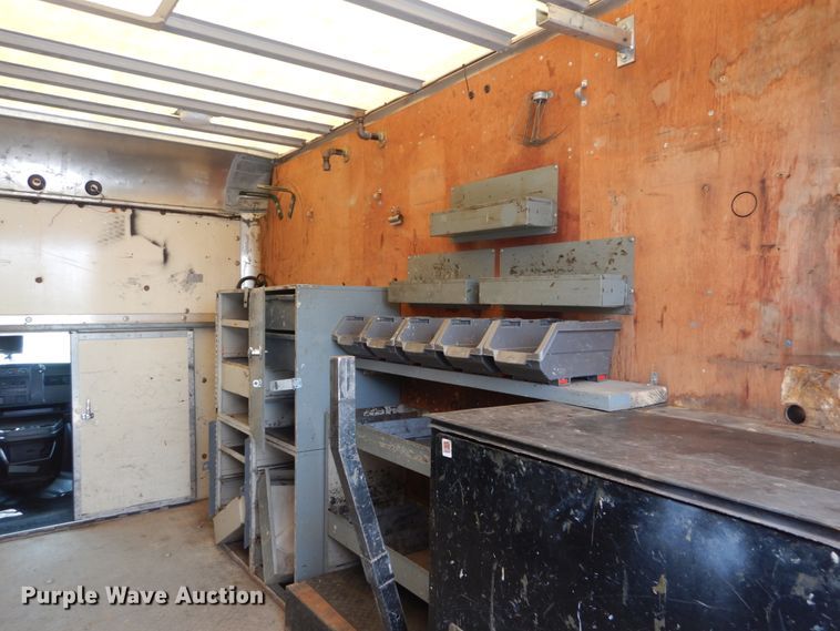 image for item JI9603 2006 Chevrolet Express G3500  box truck