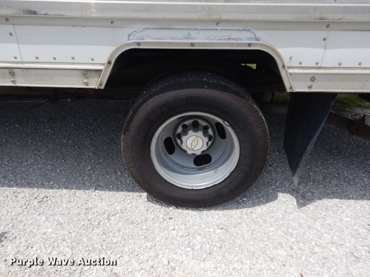 image for item JI9603 2006 Chevrolet Express G3500  box truck