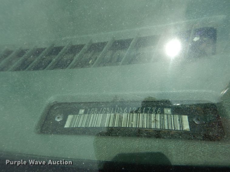 image for item JI9603 2006 Chevrolet Express G3500  box truck