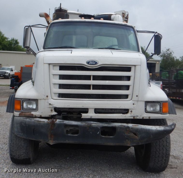 image for item JI9618 1998 Ford LTA9000  vacuum truck