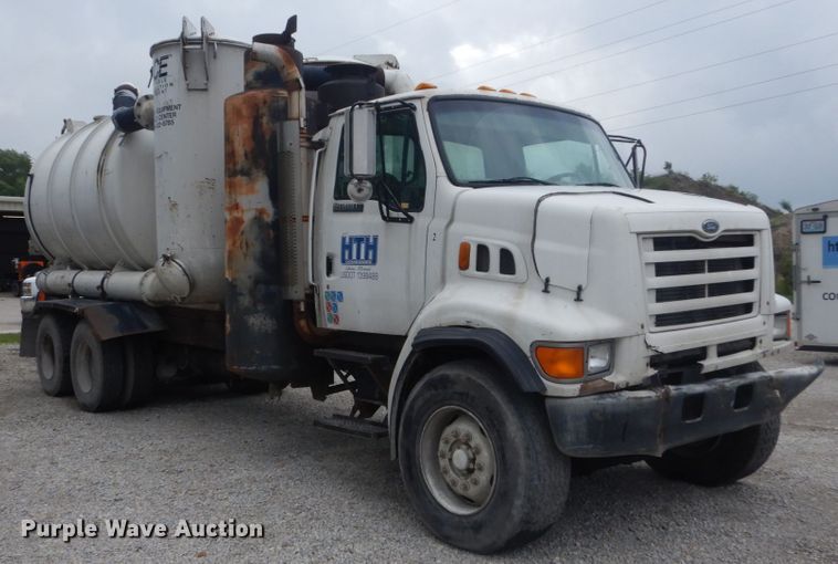 image for item JI9618 1998 Ford LTA9000  vacuum truck
