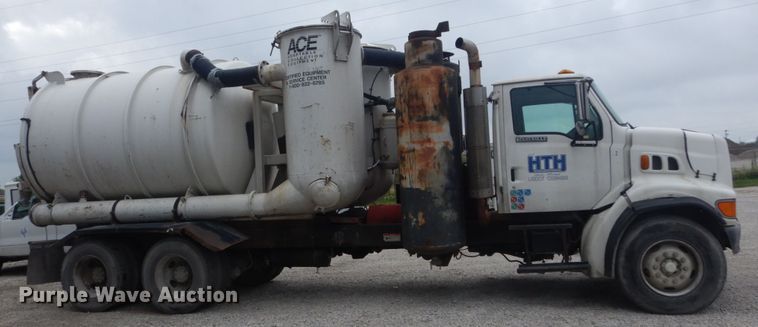 image for item JI9618 1998 Ford LTA9000  vacuum truck