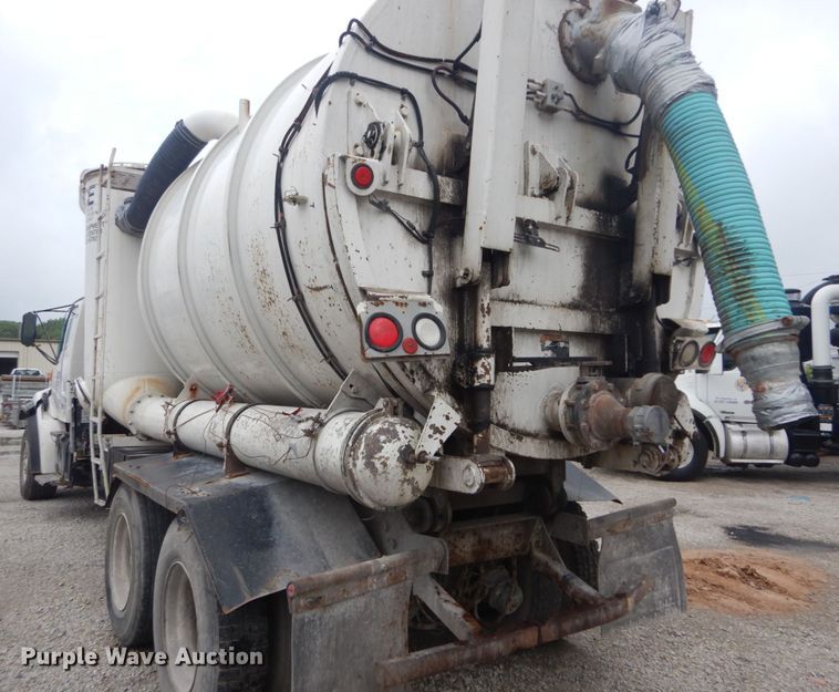 image for item JI9618 1998 Ford LTA9000  vacuum truck