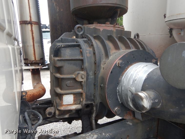 image for item JI9618 1998 Ford LTA9000  vacuum truck