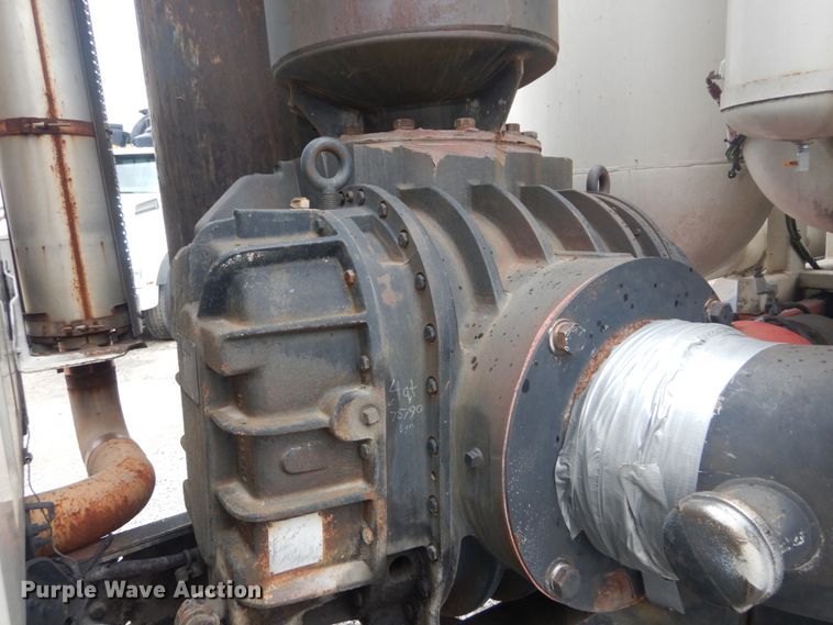 image for item JI9618 1998 Ford LTA9000  vacuum truck