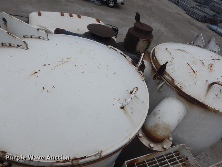 image for item JI9618 1998 Ford LTA9000  vacuum truck