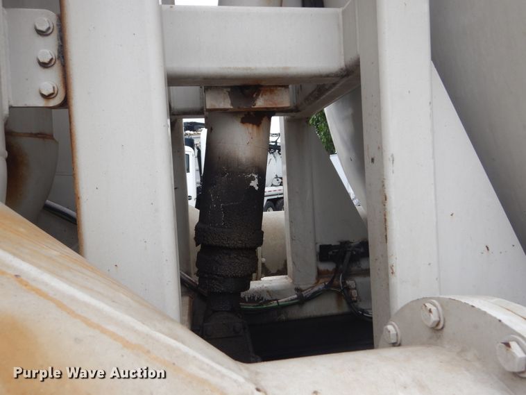 image for item JI9618 1998 Ford LTA9000  vacuum truck