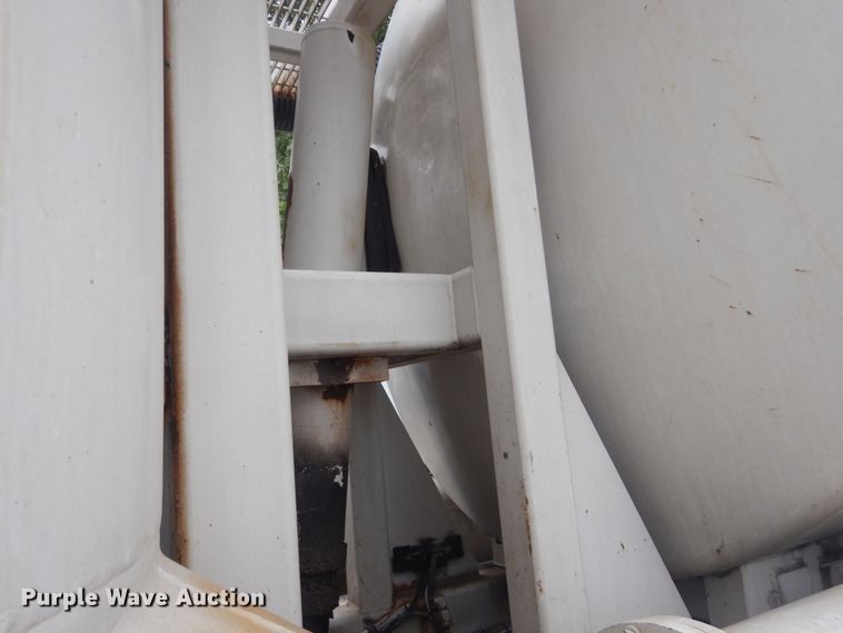 image for item JI9618 1998 Ford LTA9000  vacuum truck