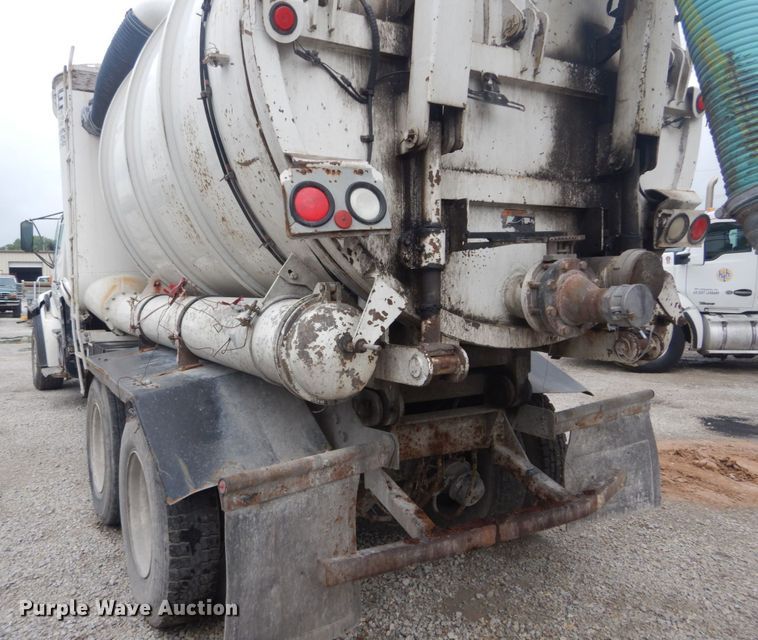 image for item JI9618 1998 Ford LTA9000  vacuum truck