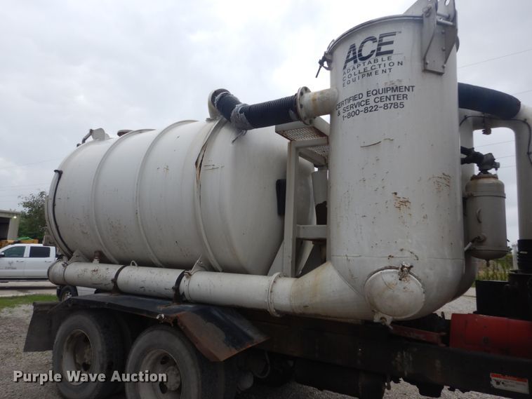 image for item JI9618 1998 Ford LTA9000  vacuum truck