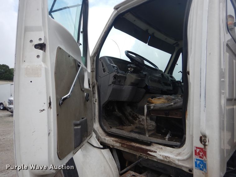 image for item JI9618 1998 Ford LTA9000  vacuum truck