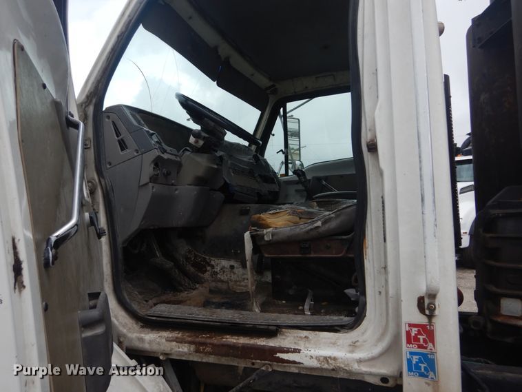 image for item JI9618 1998 Ford LTA9000  vacuum truck