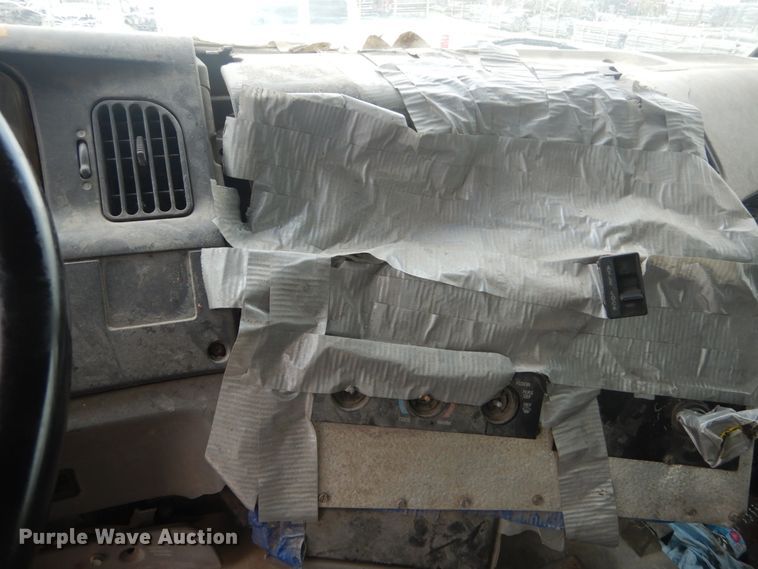 image for item JI9618 1998 Ford LTA9000  vacuum truck