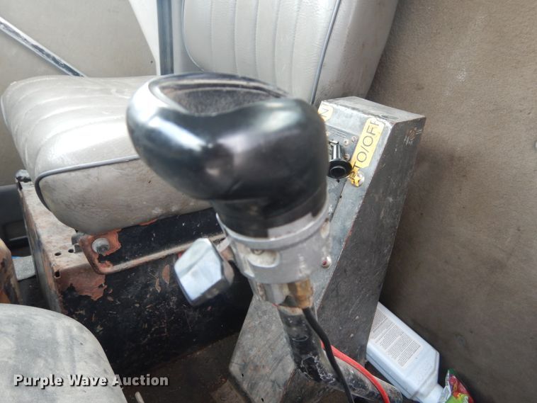 image for item JI9618 1998 Ford LTA9000  vacuum truck