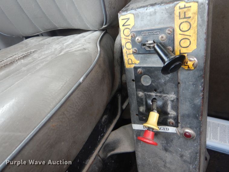 image for item JI9618 1998 Ford LTA9000  vacuum truck