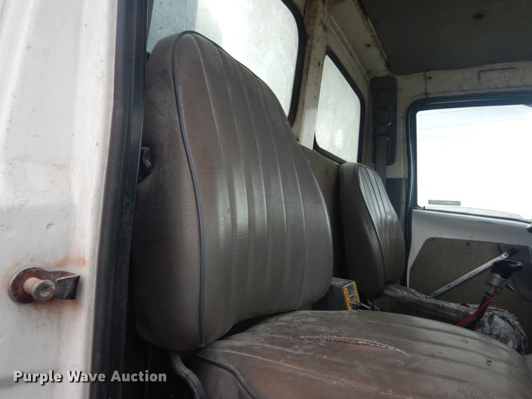 image for item JI9618 1998 Ford LTA9000  vacuum truck