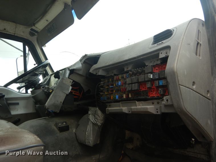 image for item JI9618 1998 Ford LTA9000  vacuum truck