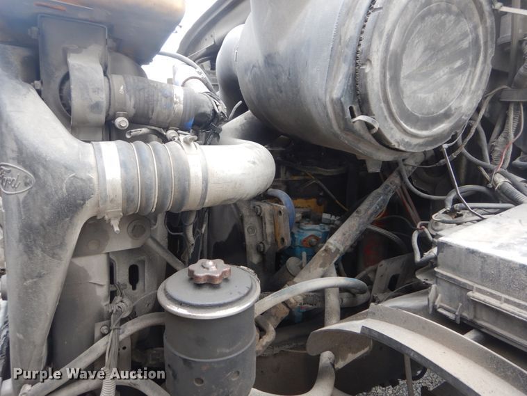 image for item JI9618 1998 Ford LTA9000  vacuum truck