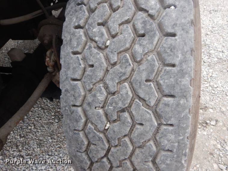 image for item JI9618 1998 Ford LTA9000  vacuum truck