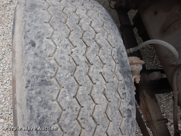 image for item JI9618 1998 Ford LTA9000  vacuum truck