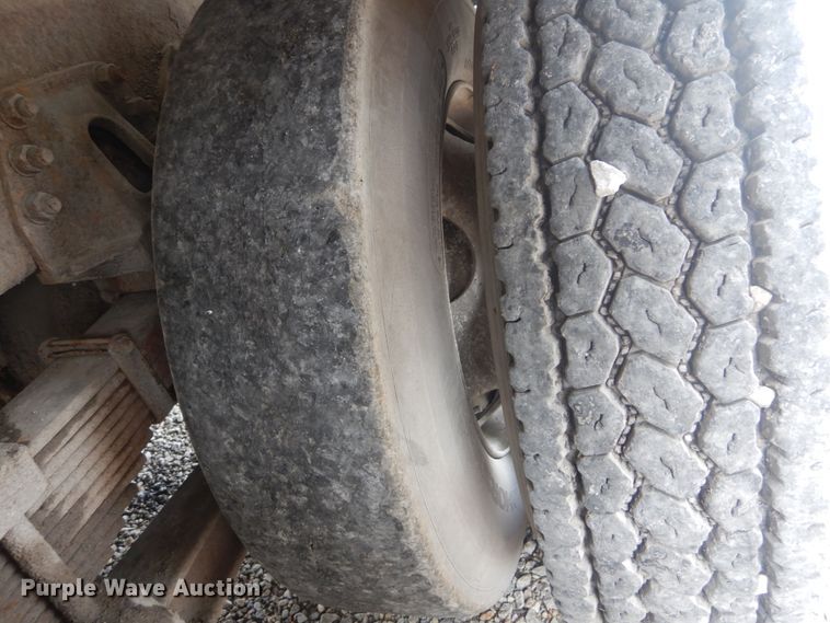 image for item JI9618 1998 Ford LTA9000  vacuum truck