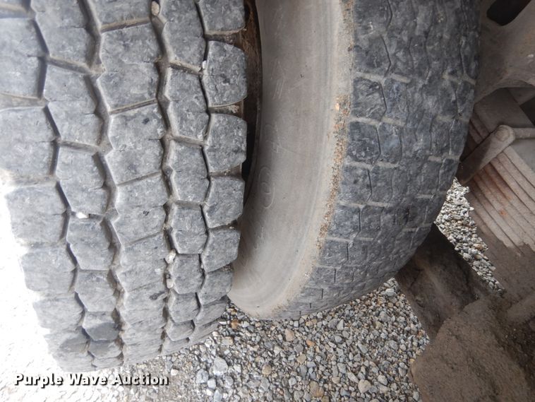 image for item JI9618 1998 Ford LTA9000  vacuum truck