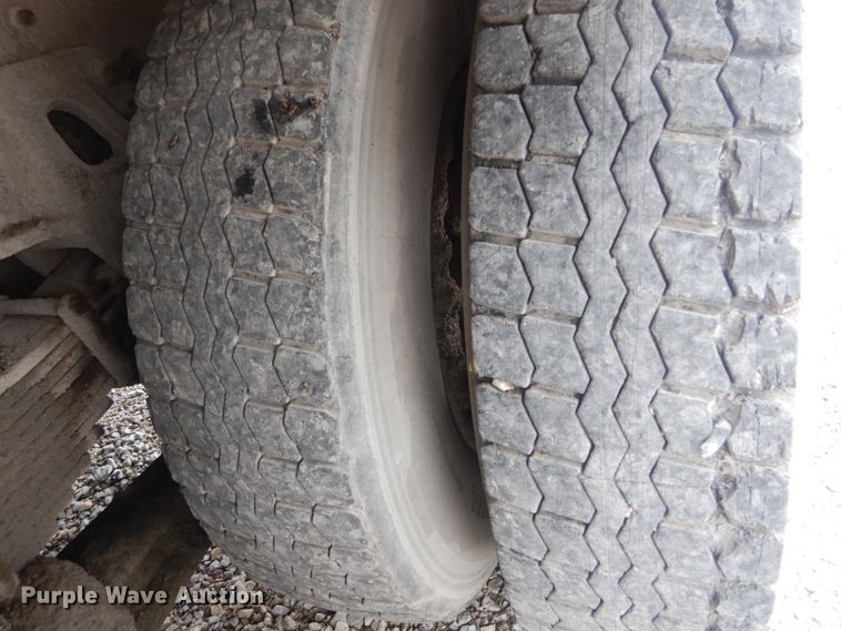 image for item JI9618 1998 Ford LTA9000  vacuum truck