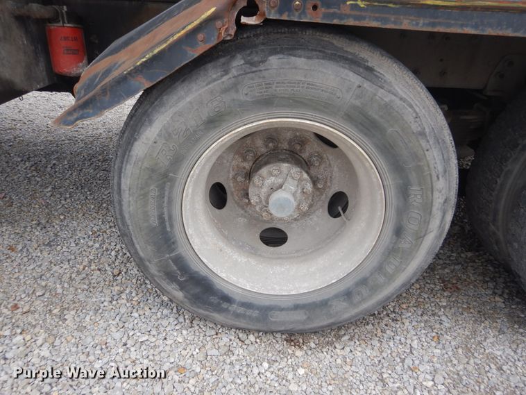 image for item JI9618 1998 Ford LTA9000  vacuum truck