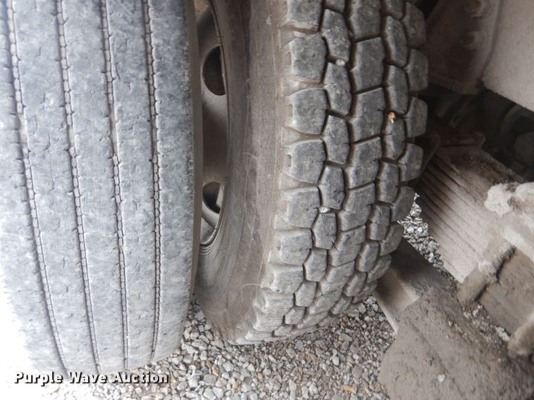 image for item JI9618 1998 Ford LTA9000  vacuum truck