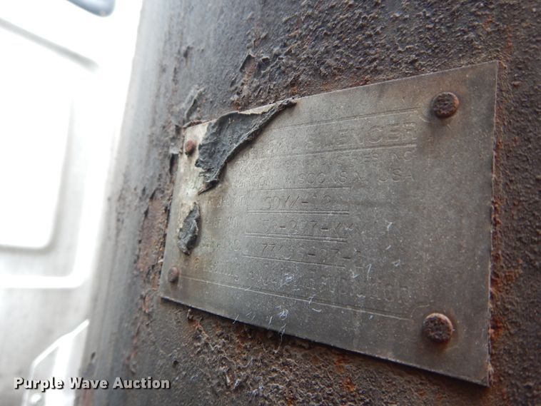 image for item JI9618 1998 Ford LTA9000  vacuum truck